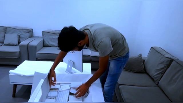 Apple iMac M1 2021 unboxing