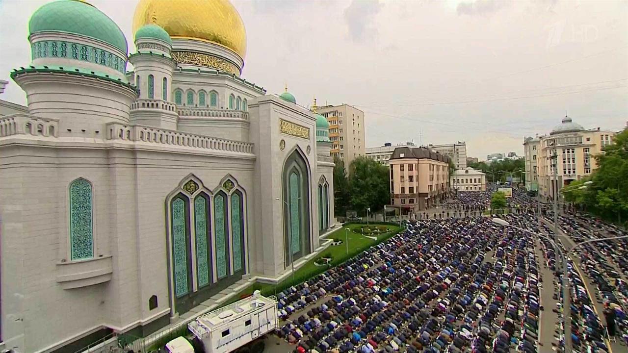 Проспект мира мечеть в Рамадан