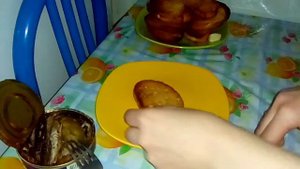 Бутерброды со шпротами и соленым огурцом и яйцом