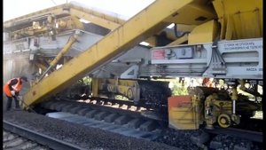 Средний ремонт жд полотна.