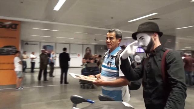 Необычная встреча в аэропорту смотреть онлайн