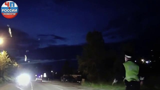 ? Сотрудники ГИБДД Свердловской области забыли поставить служебный автомобиль на ручник смотреть онлайн