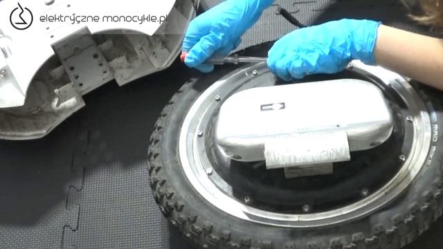 Kingsong KS16 KS-16S - wymiana opony i dętki w 5 minut + demontaż (Justina's Garage odc. 4) смотреть онлайн