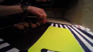 Жрец готовит шоколадные конфеты с миндалем (2 сезон, 1 серия)