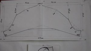 Рукав короткий, присобранный по окату.
