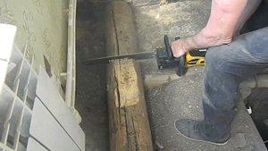 Как выровнять деревянный пол. Ставим столбы Ч 1