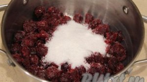 Шоколадный торт с крем-чизом и вишней