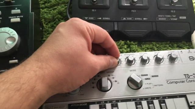 Acid Techno MPC 2500 TB303 смотреть онлайн