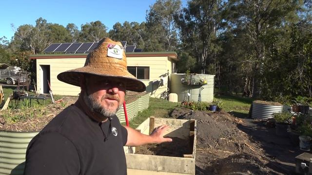 How to Fill Raised Vegetable Garden Beds and SAVE Money смотреть онлайн