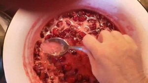 Кизиловое варенье, варка в один приём.