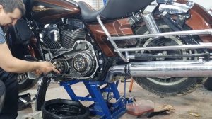 Harley Davidson Electra Glide 2009 Устраняем стук компенсатора, новые амортизаторы, очередное ТО