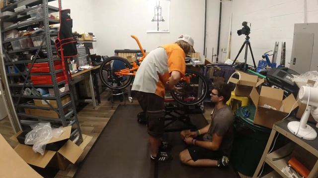 Using ONLY a TOPEAK Alien II Multi-tool to Build an eCat CATRIKE VILLAGER смотреть онлайн