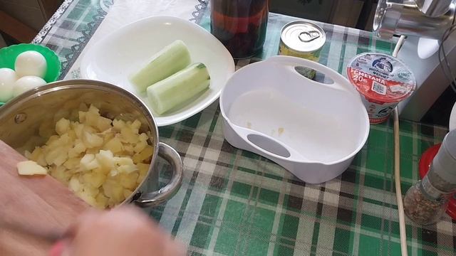 Диетический Оливье! Не обычно, но вкусно?#оливьескурицей#оливье#полезноепитание#готовимдома#перекус