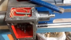 Ремонт токарного 16У04П. Установка коробки подачь, регулировка винта и вала.