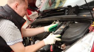 Как установить аккумулятор на автомобиль Peugeot 308