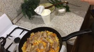 Минтай с овощами тушенный в сметанном соусе