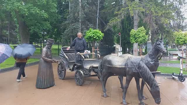 Кисловодск. Средний парк, каскадная лестница, скульптура орла, барельеф Ленина на скале