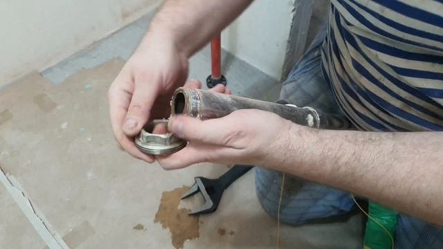 Сантехника от застройщика. Разбираем узел ввода и полотенцесушитель.