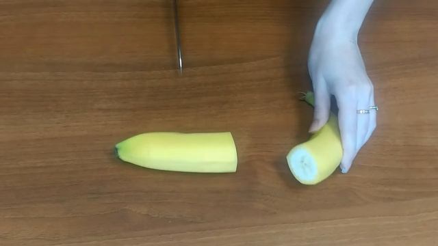 Лайфхак. Как правильно разрезать банан смотреть онлайн