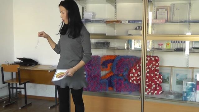 Подвижные игры для запоминания английских слов. Английский с мамой. смотреть онлайн