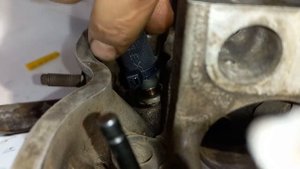 Установка маслосъёмных колпачков Daewoo matiz без повреждения.