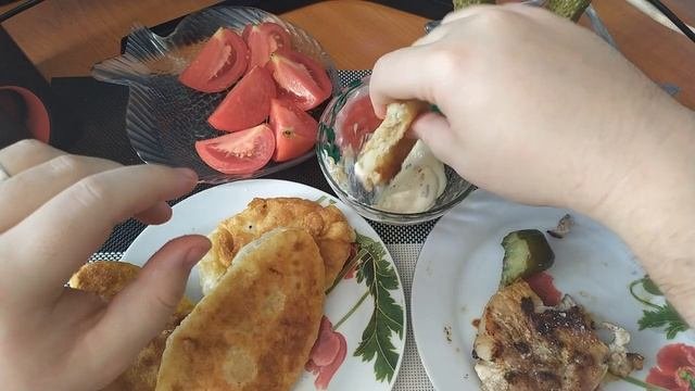 ОБЖОР / ЗАЖОР / ВКУСНАЯ ПОЛЯНА / ЖАРЕНОЕ МЯСО С СОУСОМ / ДОМАШНИЕ ПИРОЖКИ