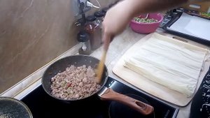 Улитки из теста фило с мясом и овощами, сыром и зеленью)) Очень вкусные улитки))