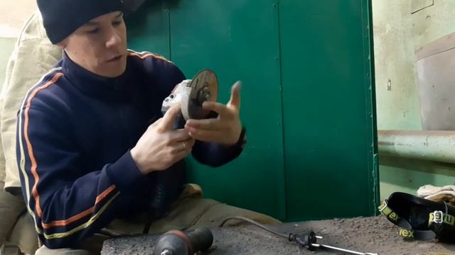 Как Безопасно работать БОЛГАРКОЙ ( ушм) смотреть онлайн