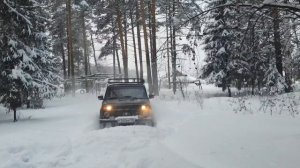 Нива по бампер в снегу