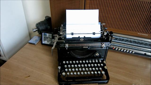 Mercedes Favorit Typewriter смотреть онлайн