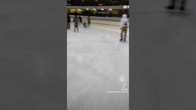 Январь-03.01.2023-Вторник Катание на коньках в Минск Арене смотреть онлайн