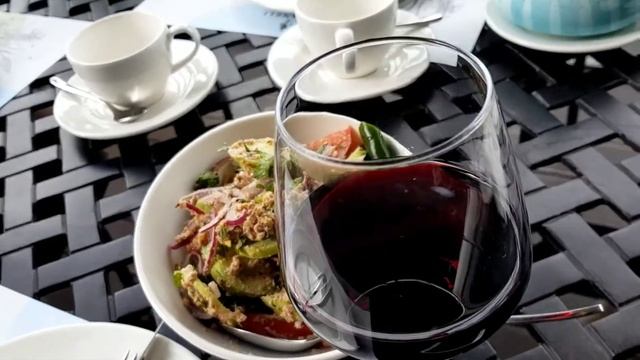 Terrassa Askaneli. Hilton Batumi. Хинкали с лососем и Том Ям. смотреть онлайн