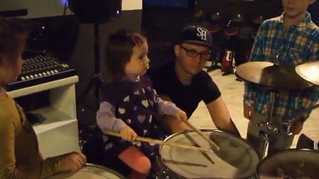 Джаз для малышей. Как играть на барабанах смотреть онлайн