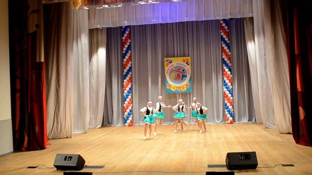 "Кабы не было зимы..." Народный танец. смотреть онлайн