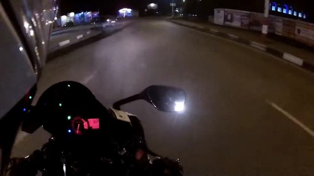 Мотопокатушки с друзьями по ночному городу. MotoLife 64