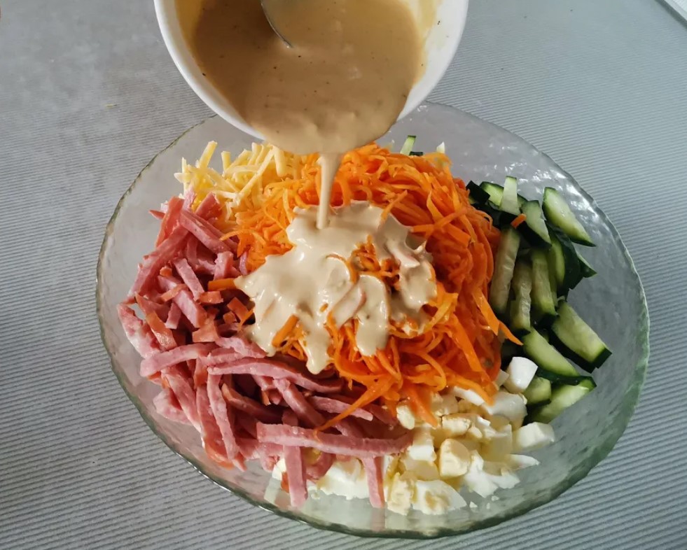 Проще простого! Сытный салат из корейской моркови с колбаской! Быстро и просто! Быстрый салат