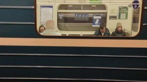 МЕТРО САНКТ - ПЕТЕРБУРГА. ( ЛИНИЯ 5 ) ПРИБЫТИЕ НОМЕРНОГО 81717 СПБ + ПРИВЕТЛИВЫЙ МАШИНИСТ.