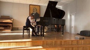 Ц. Кюи "Вальс",соч.31, N 2, исп.Ева Жураковская 10лет