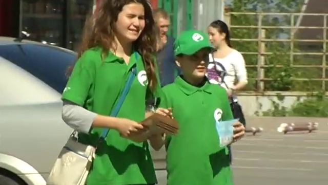 Вместо пластикового пакета - бумажный. Акция участников проекта «Зеленый росток» смотреть онлайн