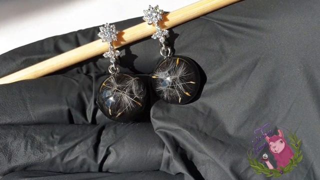 Украшение из ювелирной смолы серьги "Чёрный одуванчик" смотреть онлайн