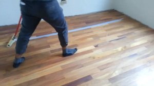 Aplicación de Barniz IKI PARKET