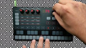 RS038.1 IK Multimedia Uno Synth 'No Talking Edition'