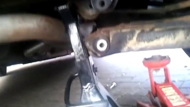 Mercedes 190e all models rear coil spring removal. only one bolt needed for removal смотреть онлайн