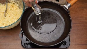 Блюдо из ничего, да еще и готовится быстро! Котлеты из лука для быстрого ужина!