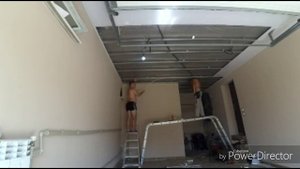 Монтаж пластиковой вагонки на металлический профиль. Как меня 220v долбонуло ...