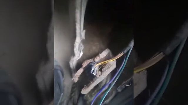 Где находится коммутатор зажигания Ауди 80 Б3 моноинжектор Мотроник Zündschalter Audi80 b3 Motronic смотреть онлайн