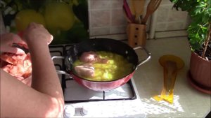 Курица в луковом соусе-объедение! В луковом соусе можно готовить любое мясо.