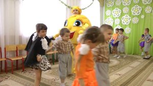 Парный танец на утреннике 8 Марта 2016 в средней группе.Муз. рук. Максюта Г. В.