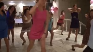 Танцевальный прикол на свадьбе! Ведущий красавчик!