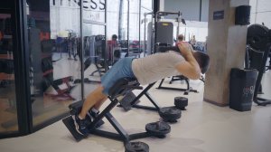 Гиперэкстензия с весом